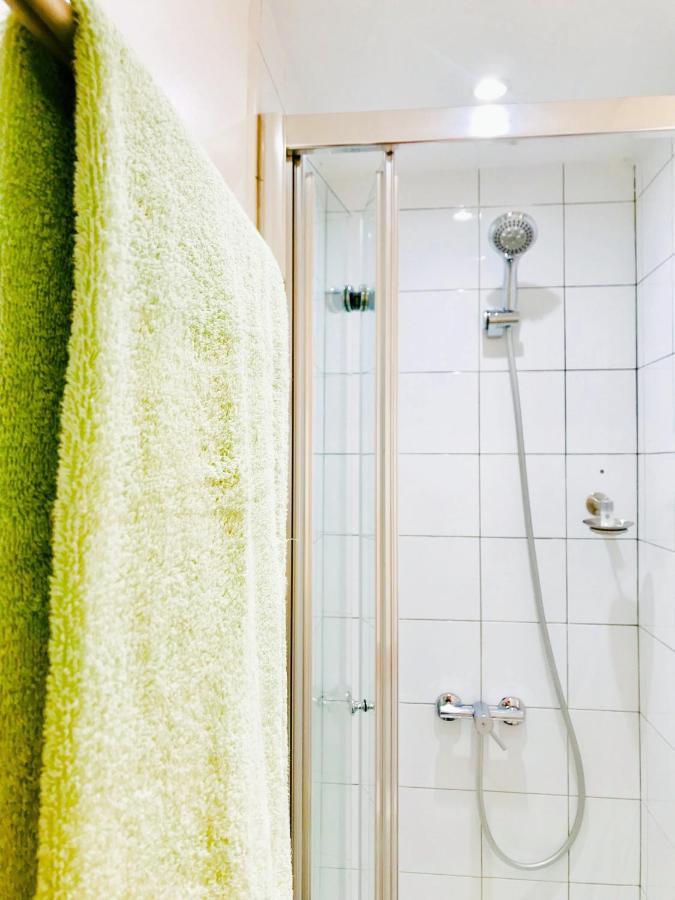 Hostal Santa Ana Colors Madrid Dış mekan fotoğraf