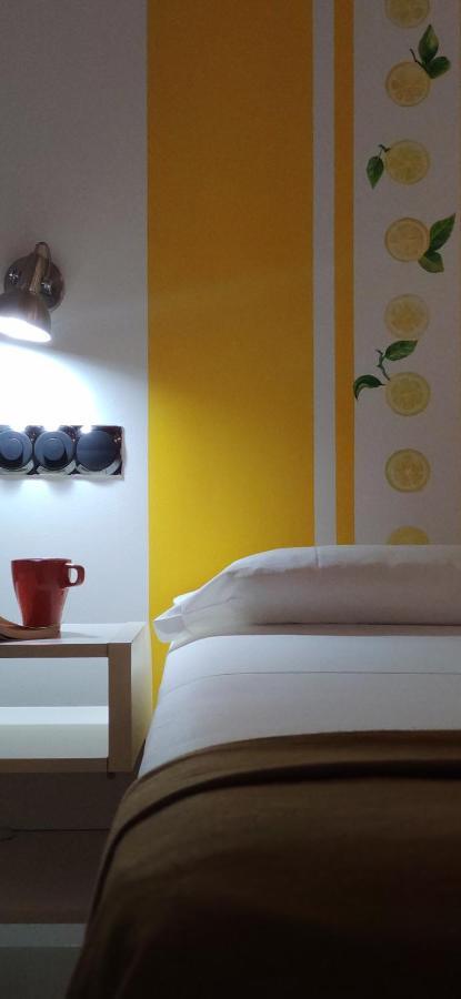 Hostal Santa Ana Colors Madrid Dış mekan fotoğraf