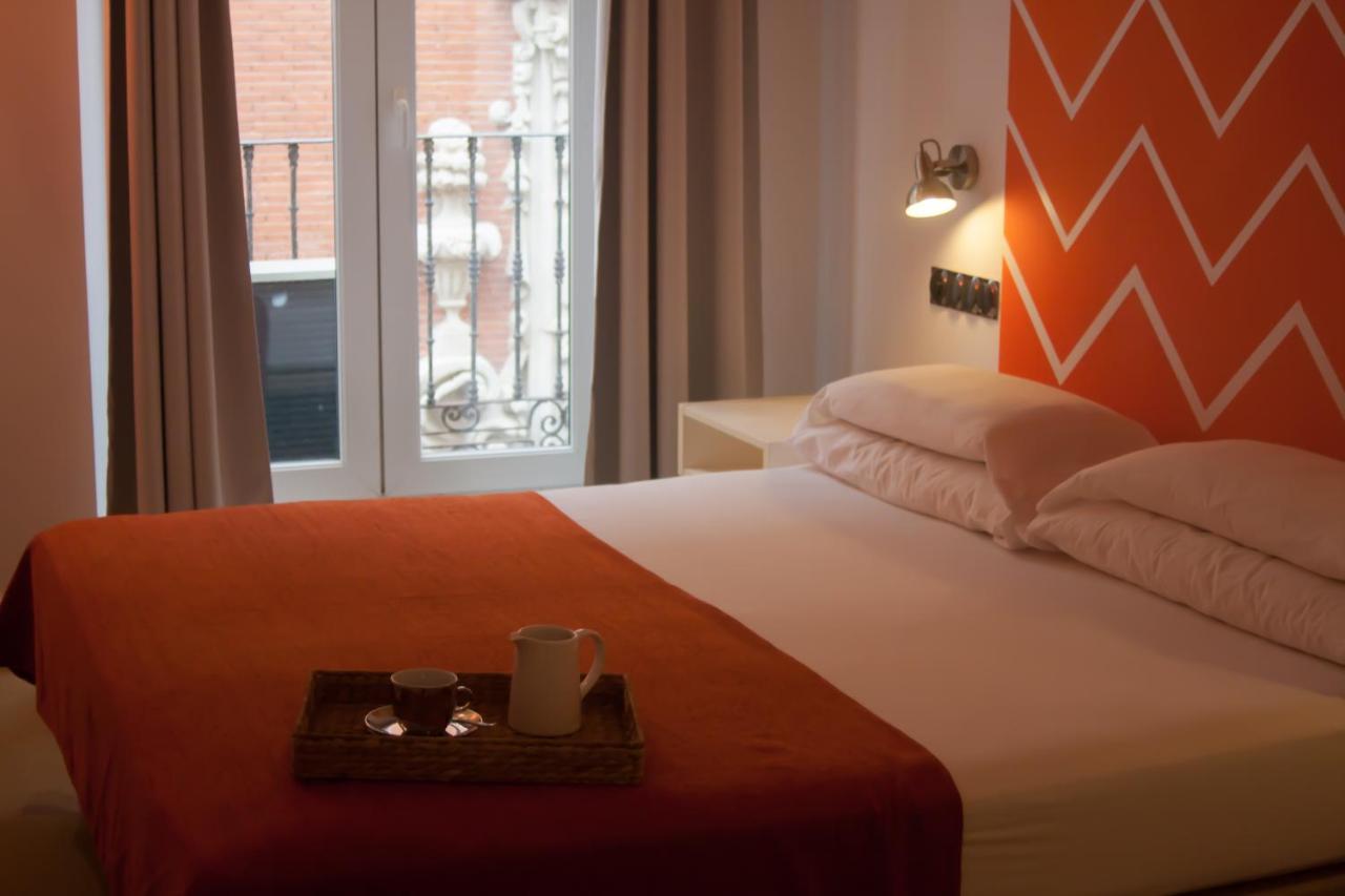 Hostal Santa Ana Colors Madrid Dış mekan fotoğraf