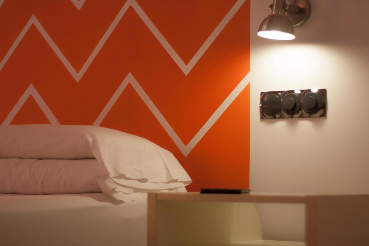 Hostal Santa Ana Colors Madrid Dış mekan fotoğraf