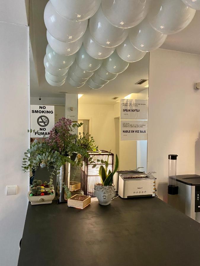 Hostal Santa Ana Colors Madrid Dış mekan fotoğraf