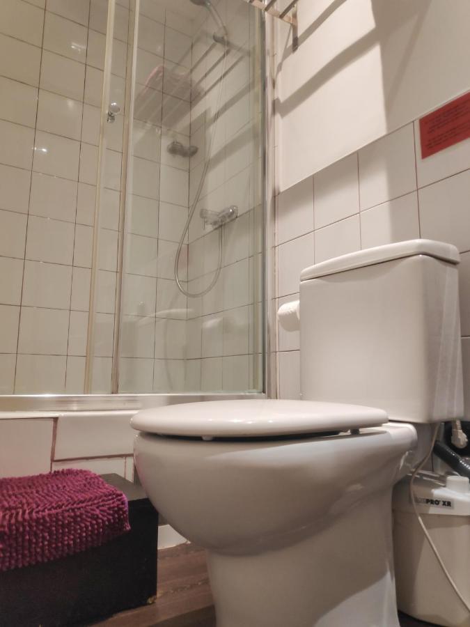 Hostal Santa Ana Colors Madrid Dış mekan fotoğraf