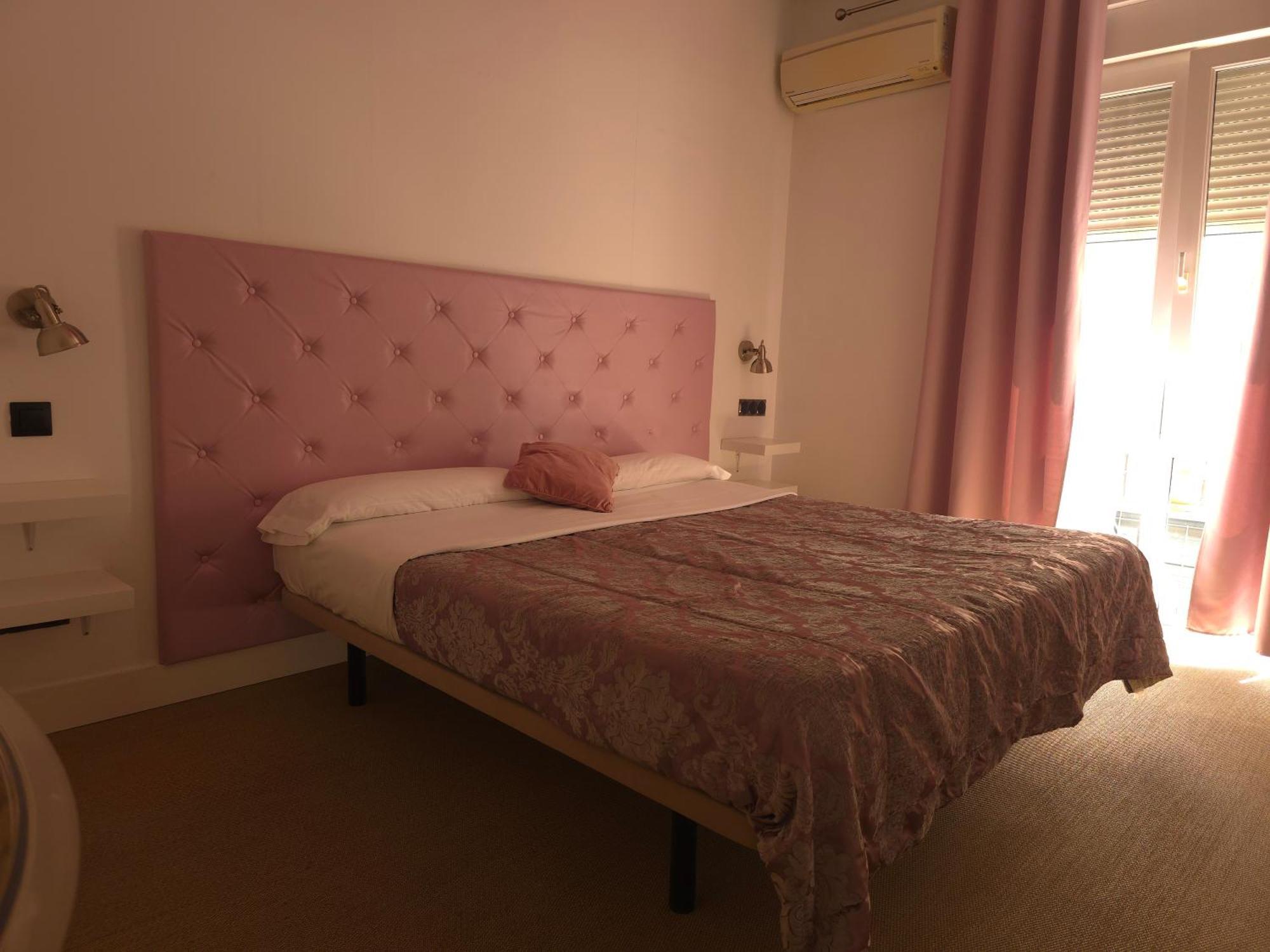 Hostal Santa Ana Colors Madrid Dış mekan fotoğraf