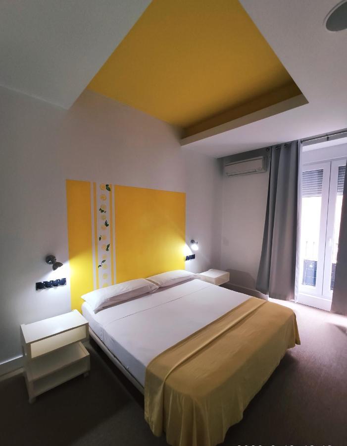 Hostal Santa Ana Colors Madrid Dış mekan fotoğraf