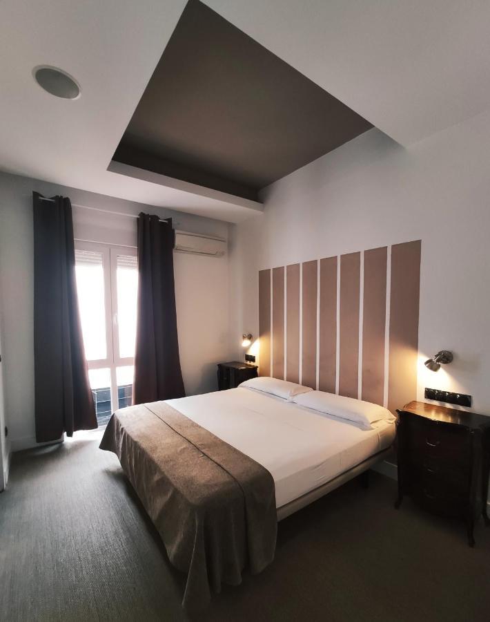 Hostal Santa Ana Colors Madrid Dış mekan fotoğraf