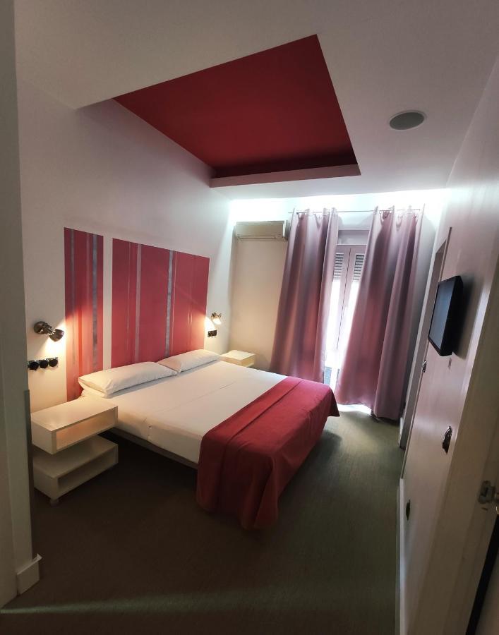 Hostal Santa Ana Colors Madrid Dış mekan fotoğraf