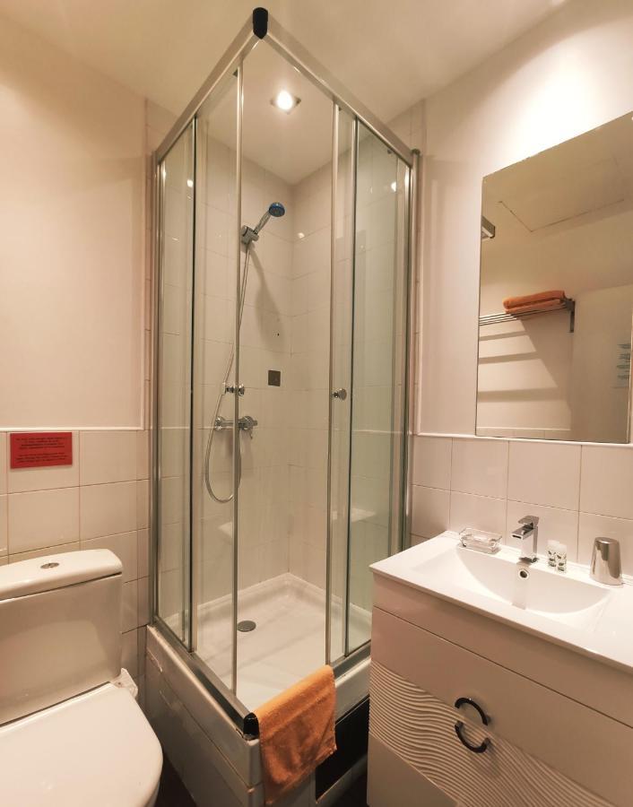 Hostal Santa Ana Colors Madrid Dış mekan fotoğraf