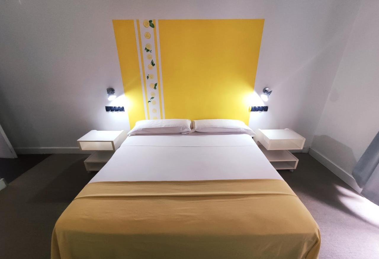 Hostal Santa Ana Colors Madrid Dış mekan fotoğraf