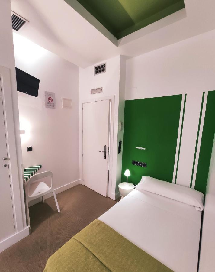 Hostal Santa Ana Colors Madrid Dış mekan fotoğraf