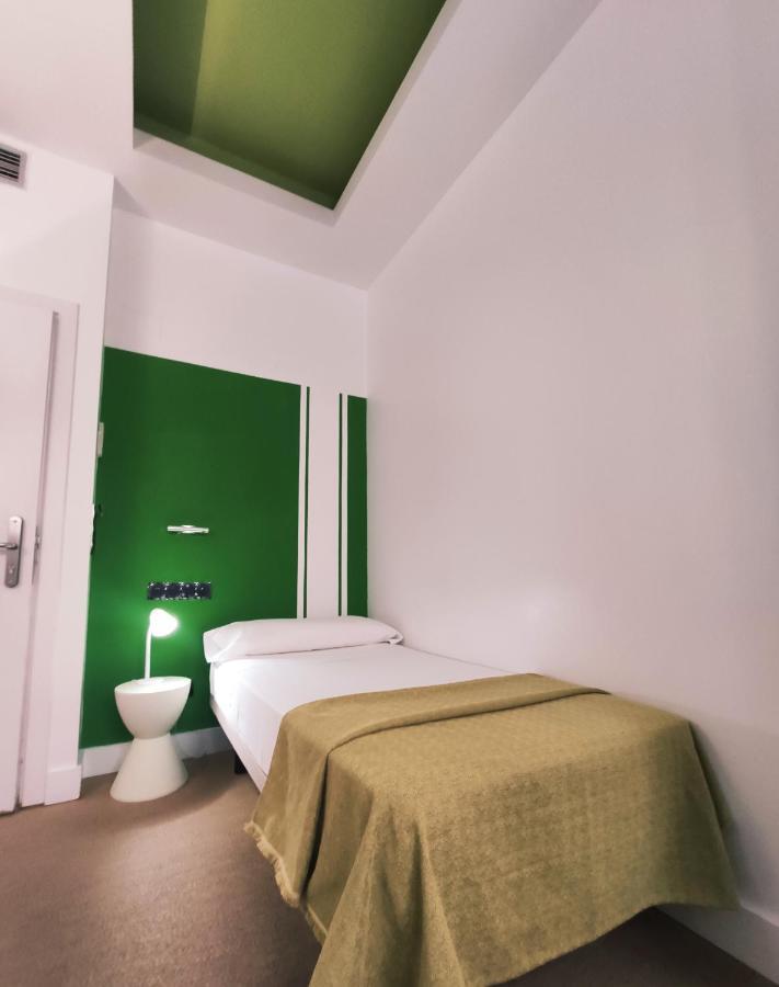 Hostal Santa Ana Colors Madrid Dış mekan fotoğraf